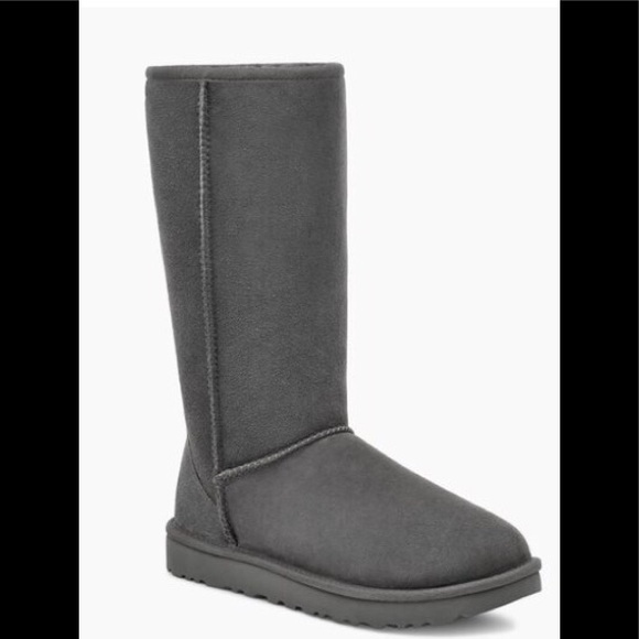 Authentic UGG women’s classic tall boots in Gray size 7